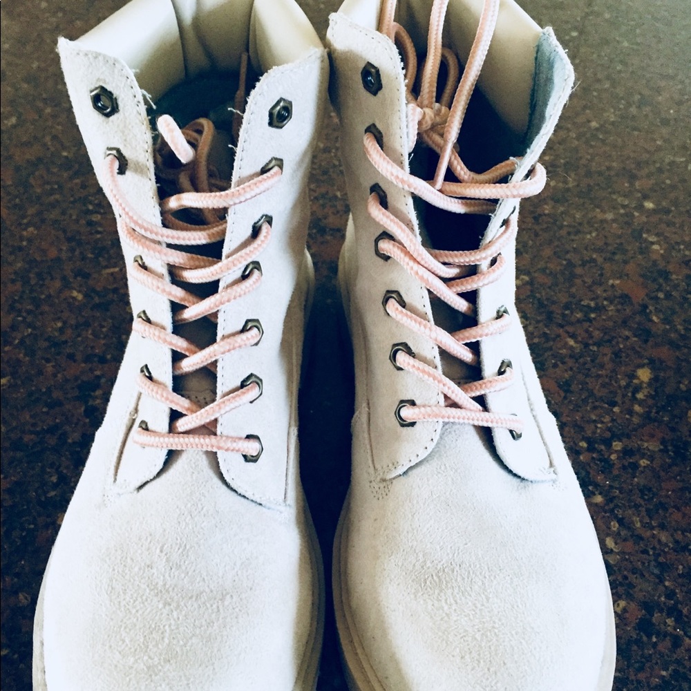 Suede boots a la Timberlands
